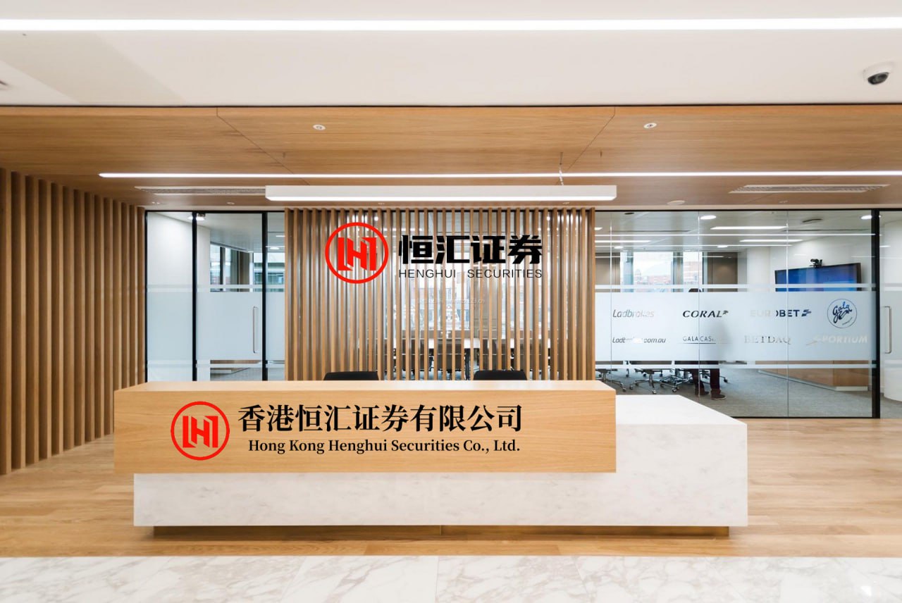 春安配资 霍尔木兹海峡，传来大消息！一艘伊朗船试图突破封锁，美战机开火